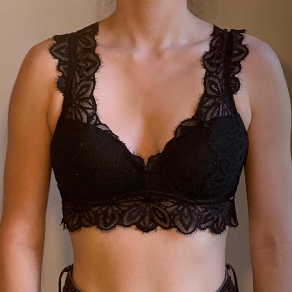 Victoria’s Secret black lace open back bralette L